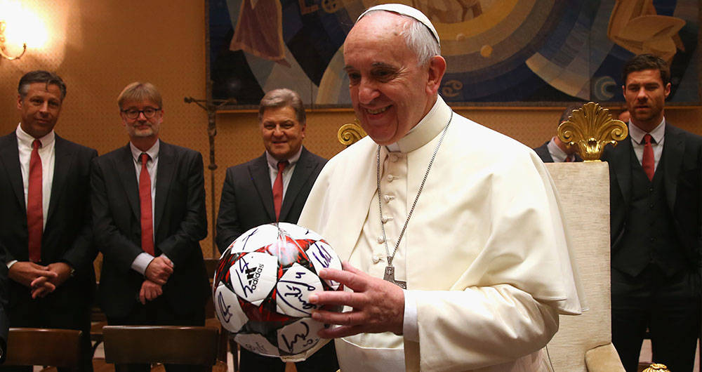 Lee más sobre el artículo De sotanas y de fútbol.