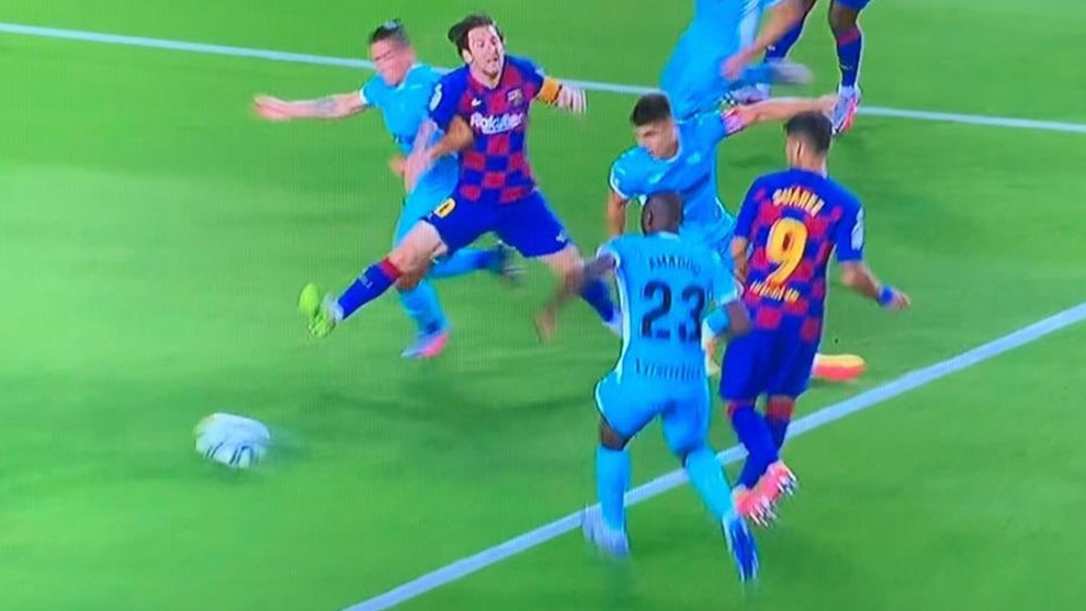 En este momento estás viendo Las imágenes que demuestran que sí hubo penalti a Messi
