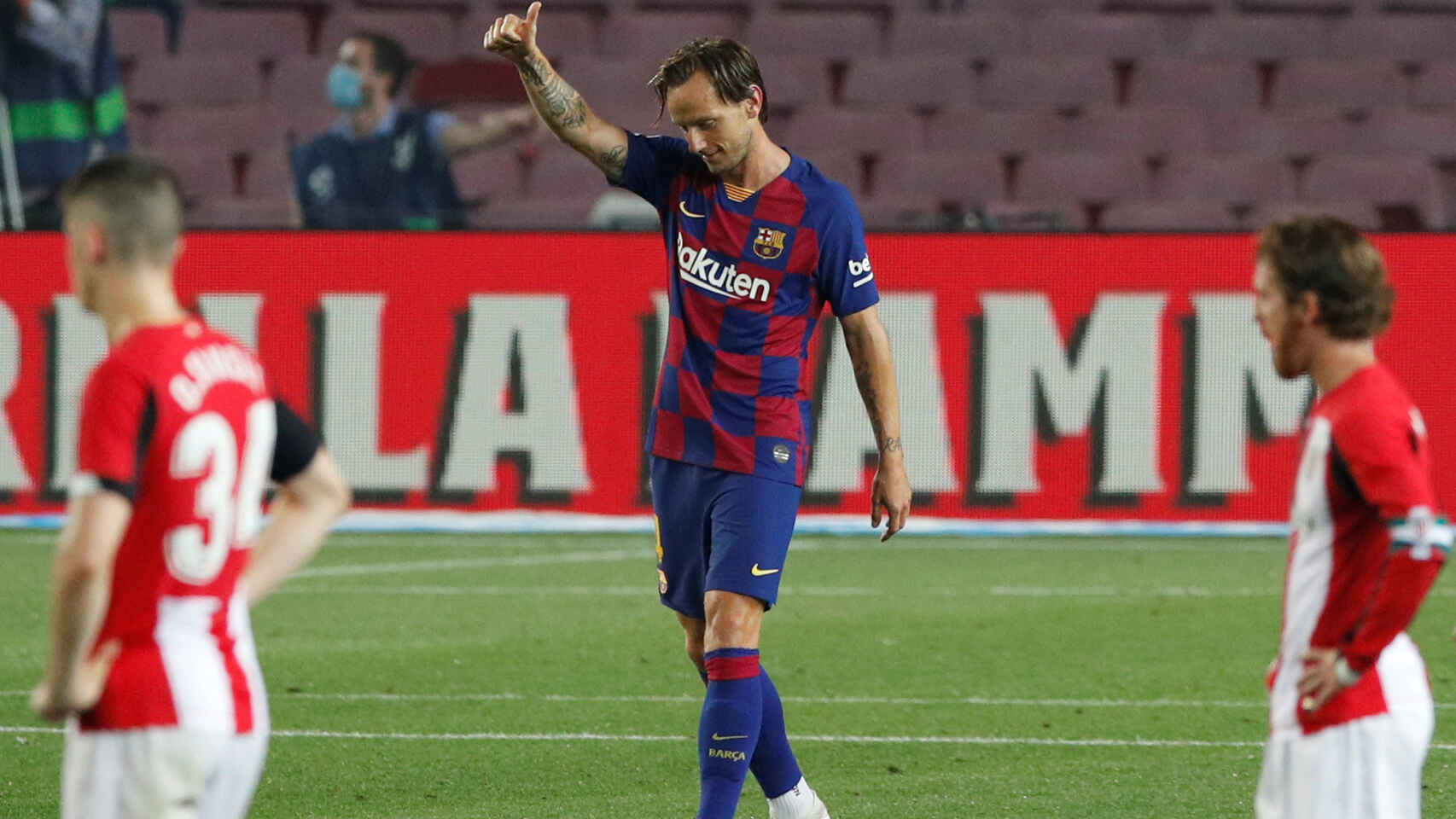En este momento estás viendo Rakitic se acerca al Sevilla