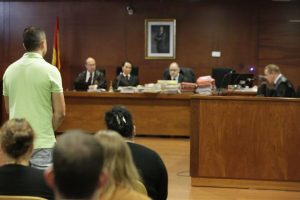 Lee más sobre el artículo Alega ser del Madrid y el juez simula usar el VAR para dictar sentencia