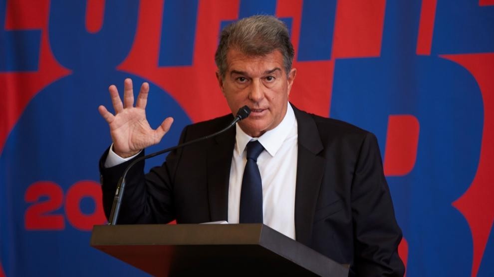 Lee más sobre el artículo Joan Laporta con el 10 del Barça