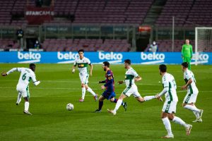 Lee más sobre el artículo Engañosa victoria del Barça ante el Elche