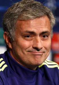 Lee más sobre el artículo Mourinho busca pescar refuerzos en el Barça