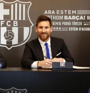 Lee más sobre el artículo Messi prolonga su contrato con el Barça, ¿ por cuántos años?