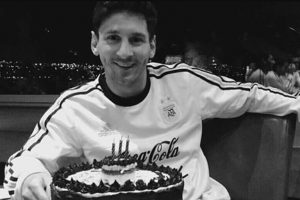 Lee más sobre el artículo El especial regalo de los compañeros a Messi por su cumpleaños