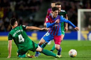 Lee más sobre el artículo CA Osasuna-FC Barcelona: Última batalla antes del Mundial de Qatar