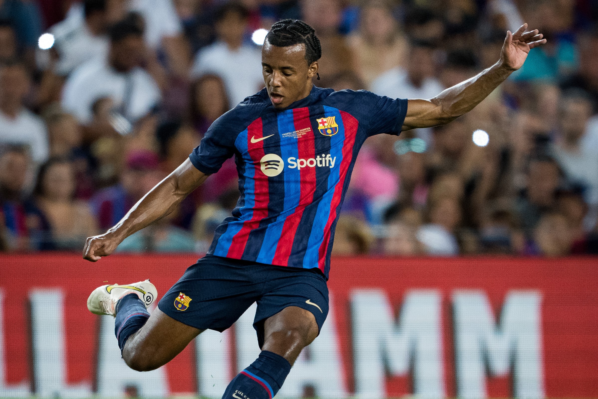 Lee más sobre el artículo Jules Koundé; el nuevo engranaje del Barça