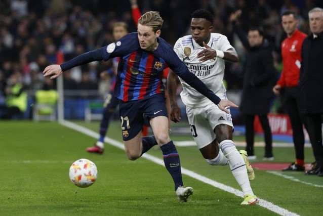 Lee más sobre el artículo Frenkie de Jong: de ser transferible a prácticamente intocable 