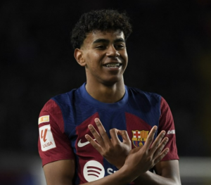 Lee más sobre el artículo Lamine Yamal se disfraza de héroe y salva los papeles (3-3)